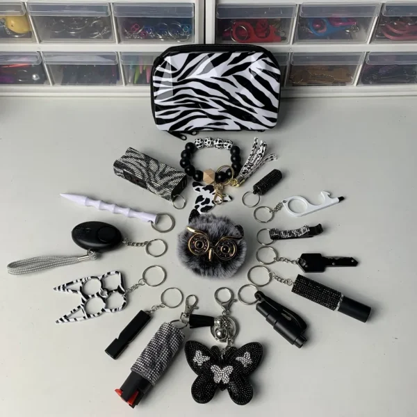 18-piece stylish and simple keychain set