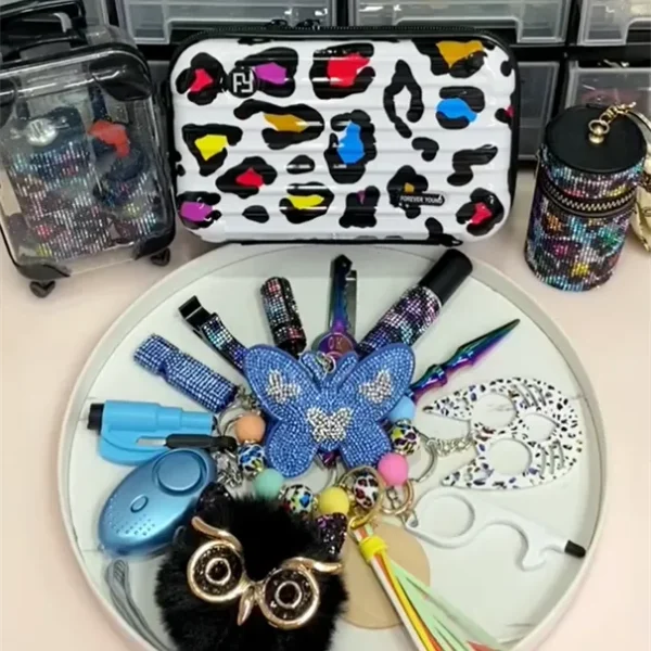 18-piece stylish and simple keychain set